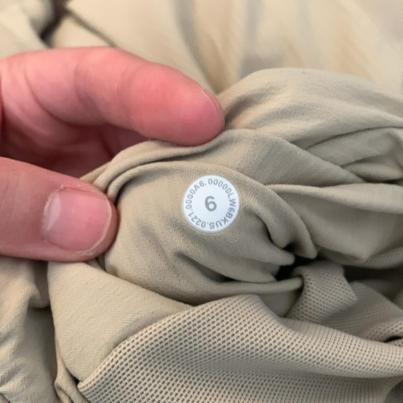 Lululemon Beyond Studio Lined - Almond color - Picture 2 of 2